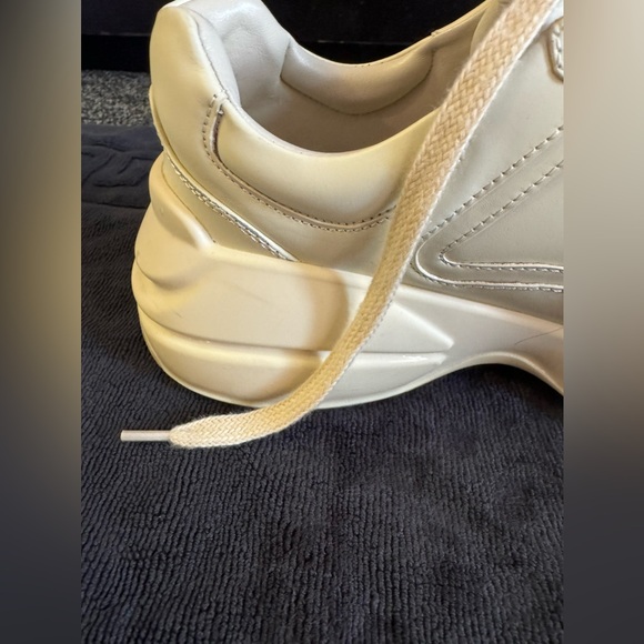 Gucci Rython Sneakers - Picture 8 of 11